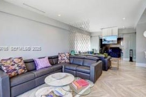 Copropriété à vendre à Hallandale Beach, Floride: 2 chambres, 132.11 m2 № 1976972 - photo 5