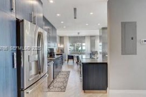 Copropriété à vendre à Hallandale Beach, Floride: 2 chambres, 132.11 m2 № 1976972 - photo 13
