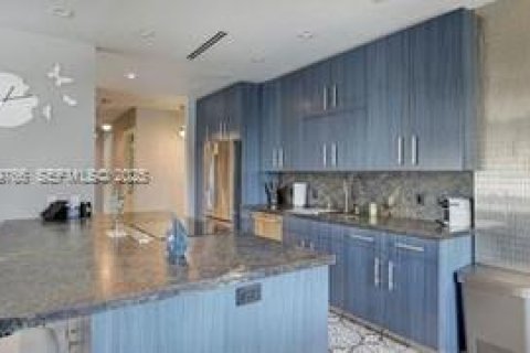 Copropriété à vendre à Hallandale Beach, Floride: 2 chambres, 132.11 m2 № 1976972 - photo 15