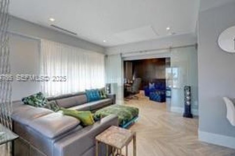 Copropriété à vendre à Hallandale Beach, Floride: 2 chambres, 132.11 m2 № 1976972 - photo 18