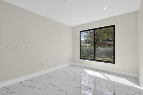 House in Miami, Florida 3 bedrooms, 106.56 sq.m. № 2185852 - photo 25
