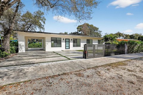 House in Miami, Florida 3 bedrooms, 106.56 sq.m. № 2185852 - photo 3