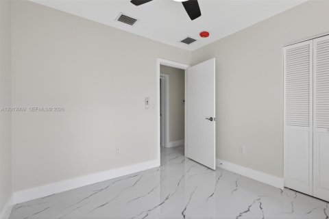 House in Miami, Florida 3 bedrooms, 106.56 sq.m. № 2185852 - photo 18