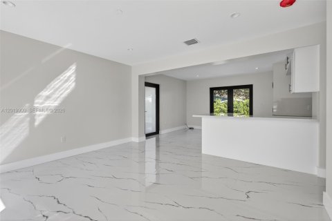 House in Miami, Florida 3 bedrooms, 106.56 sq.m. № 2185852 - photo 5