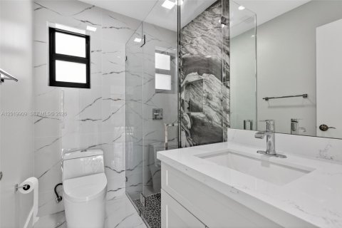 House in Miami, Florida 3 bedrooms, 106.56 sq.m. № 2185852 - photo 19