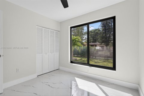 House in Miami, Florida 3 bedrooms, 106.56 sq.m. № 2185852 - photo 17