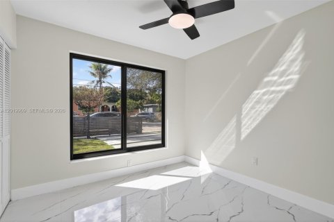 House in Miami, Florida 3 bedrooms, 106.56 sq.m. № 2185852 - photo 16