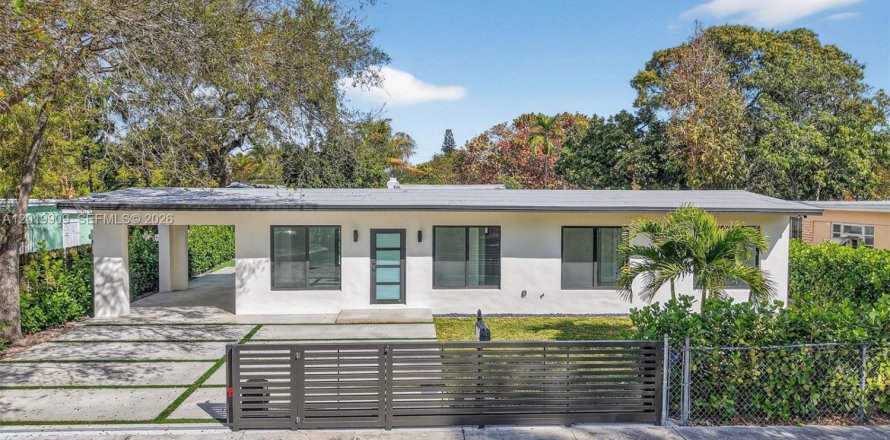 House in Miami, Florida 3 bedrooms, 106.56 sq.m. № 2185852