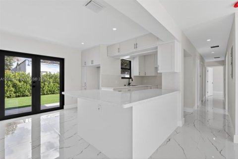 House in Miami, Florida 3 bedrooms, 106.56 sq.m. № 2185852 - photo 15