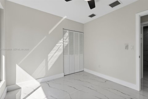 House in Miami, Florida 3 bedrooms, 106.56 sq.m. № 2185852 - photo 24