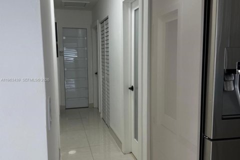 Купить виллу или дом в Майами-Гарденс, Флорида 4 спальни, 112.23м2, № 2033004 - фото 3