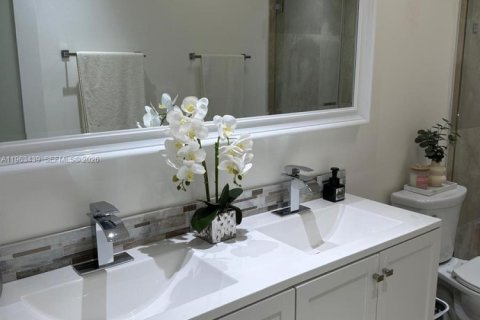 Купить виллу или дом в Майами-Гарденс, Флорида 4 спальни, 112.23м2, № 2033004 - фото 27