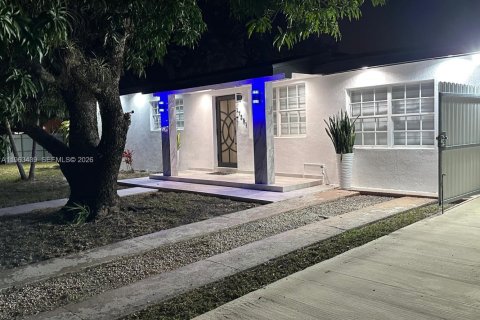 Купить виллу или дом в Майами-Гарденс, Флорида 4 спальни, 112.23м2, № 2033004 - фото 2