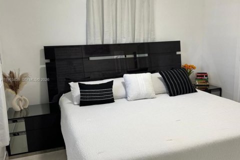 Купить виллу или дом в Майами-Гарденс, Флорида 4 спальни, 112.23м2, № 2033004 - фото 17