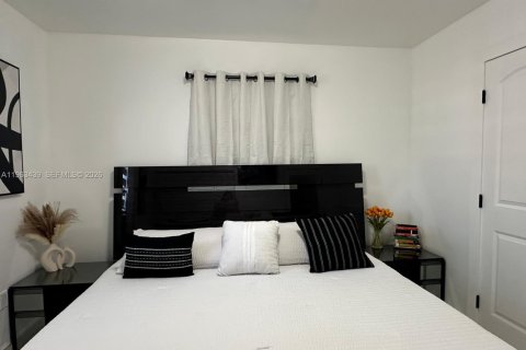 Купить виллу или дом в Майами-Гарденс, Флорида 4 спальни, 112.23м2, № 2033004 - фото 16