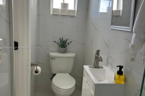 Купить виллу или дом в Майами-Гарденс, Флорида 4 спальни, 112.23м2, № 2033004 - фото 19