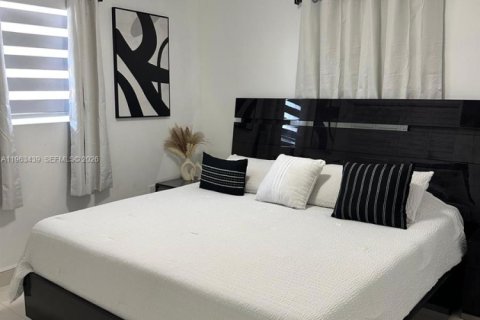 Купить виллу или дом в Майами-Гарденс, Флорида 4 спальни, 112.23м2, № 2033004 - фото 11