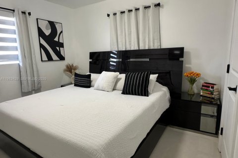 Купить виллу или дом в Майами-Гарденс, Флорида 4 спальни, 112.23м2, № 2033004 - фото 15