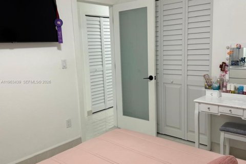 Купить виллу или дом в Майами-Гарденс, Флорида 4 спальни, 112.23м2, № 2033004 - фото 4