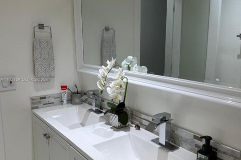 Купить виллу или дом в Майами-Гарденс, Флорида 4 спальни, 112.23м2, № 2033004 - фото 26
