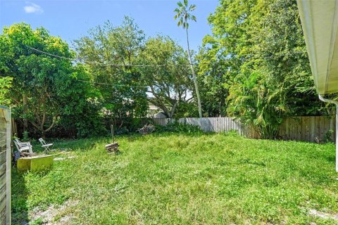 House in Saint Petersburg, Florida 3 bedrooms, 275.36 sq.m. № 2393399 - photo 26