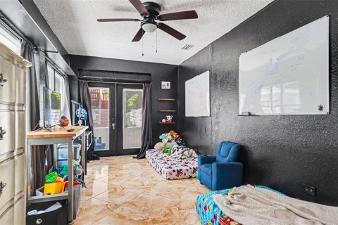 House in Saint Petersburg, Florida 3 bedrooms, 275.36 sq.m. № 2393399 - photo 11