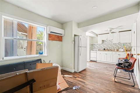 House in Saint Petersburg, Florida 3 bedrooms, 275.36 sq.m. № 2393399 - photo 17