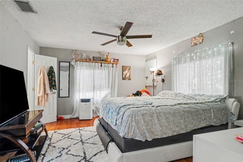 House in Saint Petersburg, Florida 3 bedrooms, 275.36 sq.m. № 2393399 - photo 12