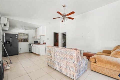 House in Saint Petersburg, Florida 3 bedrooms, 275.36 sq.m. № 2393399 - photo 16