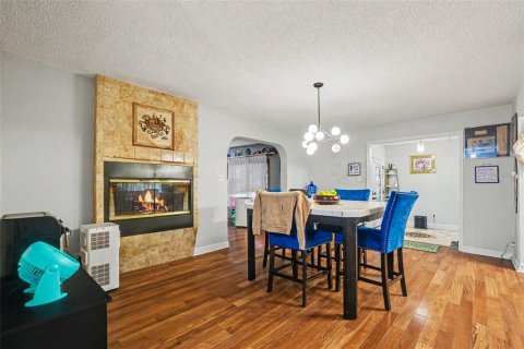 House in Saint Petersburg, Florida 3 bedrooms, 275.36 sq.m. № 2393399 - photo 7