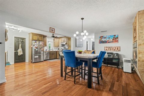 House in Saint Petersburg, Florida 3 bedrooms, 275.36 sq.m. № 2393399 - photo 6