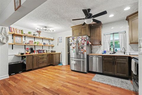 House in Saint Petersburg, Florida 3 bedrooms, 275.36 sq.m. № 2393399 - photo 8