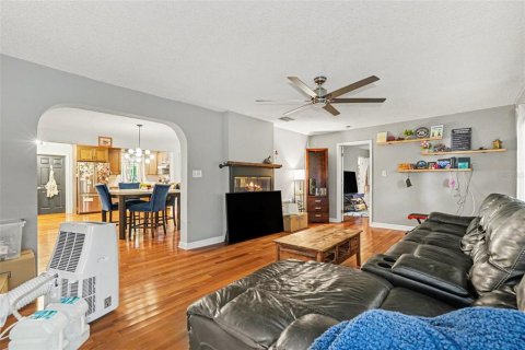 House in Saint Petersburg, Florida 3 bedrooms, 275.36 sq.m. № 2393399 - photo 5