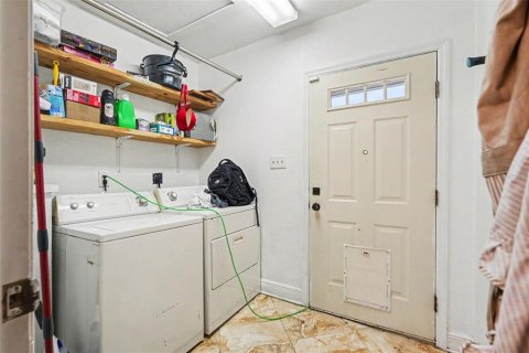 House in Saint Petersburg, Florida 3 bedrooms, 275.36 sq.m. № 2393399 - photo 15