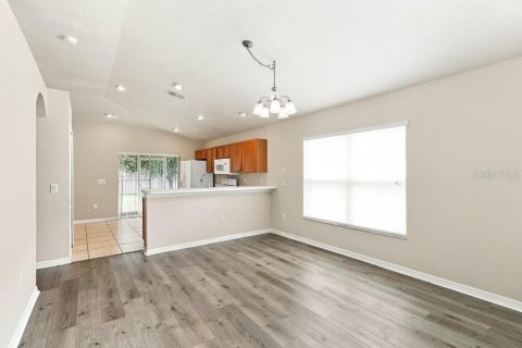 House in Land O' Lakes, Florida 3 bedrooms, 124.49 sq.m. № 2381356 - photo 6