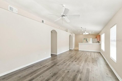 House in Land O' Lakes, Florida 3 bedrooms, 124.49 sq.m. № 2381356 - photo 4