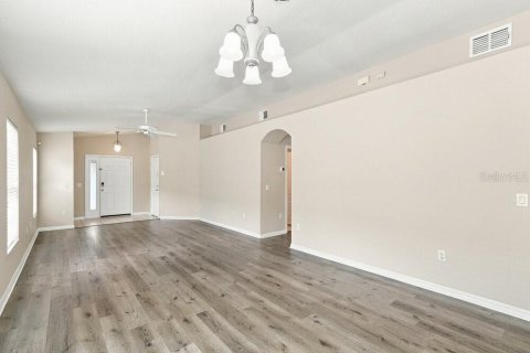 House in Land O' Lakes, Florida 3 bedrooms, 124.49 sq.m. № 2381356 - photo 3