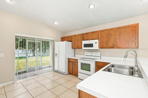 House in Land O' Lakes, Florida 3 bedrooms, 124.49 sq.m. № 2381356 - photo 7