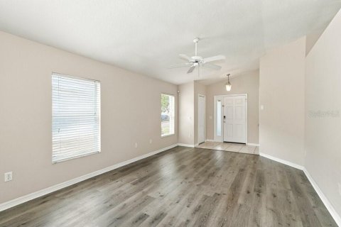 House in Land O' Lakes, Florida 3 bedrooms, 124.49 sq.m. № 2381356 - photo 5