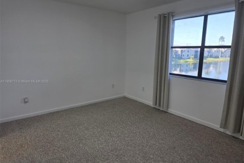 Copropriété à louer à Homestead, Floride: 3 chambres, 111.02 m2 № 1966354 - photo 4