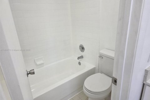 Copropriété à louer à Homestead, Floride: 3 chambres, 111.02 m2 № 1966354 - photo 6