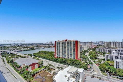 Снять в аренду кондоминиум в Санни-Айлс-Бич, Флорида 3 спальни, 175.77м2, № 1956333 - фото 9