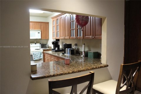 Villa ou maison à vendre à Hialeah, Floride: 4 chambres, 173.82 m2 № 1779584 - photo 7
