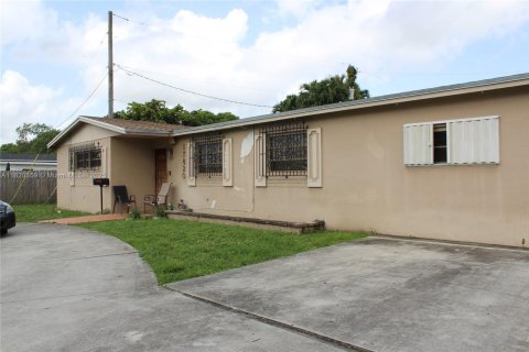 Villa ou maison à vendre à Hialeah, Floride: 4 chambres, 173.82 m2 № 1779584 - photo 1