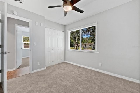 House in Saint Petersburg, Florida 4 bedrooms, 145.95 sq.m. № 1747598 - photo 15
