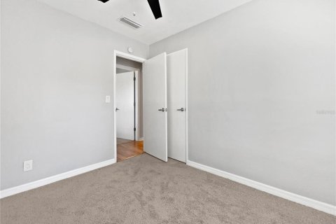 House in Saint Petersburg, Florida 4 bedrooms, 145.95 sq.m. № 1747598 - photo 14