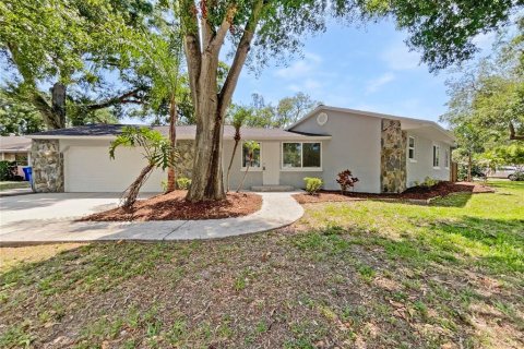 House in Saint Petersburg, Florida 4 bedrooms, 145.95 sq.m. № 1747598 - photo 1