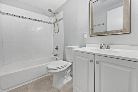 House in Saint Petersburg, Florida 4 bedrooms, 145.95 sq.m. № 1747598 - photo 7