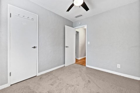 House in Saint Petersburg, Florida 4 bedrooms, 145.95 sq.m. № 1747598 - photo 13