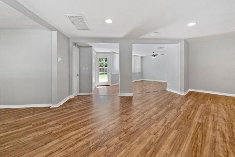 House in Saint Petersburg, Florida 4 bedrooms, 145.95 sq.m. № 1747598 - photo 25